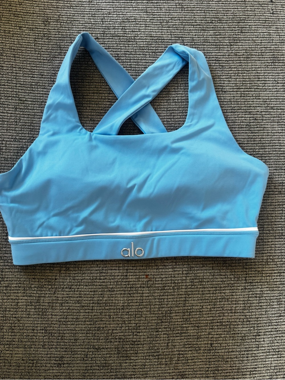 ALO Yoga Sky Blue Sports Bra and Leggings Set - Picture 3 of 4